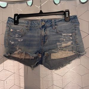 American Eagle distressed short with cute pockets!